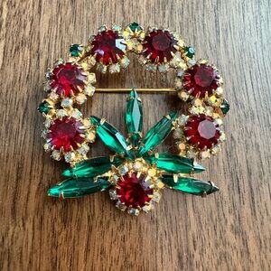 Vintage Christmas Brooch Red and Green Wreath